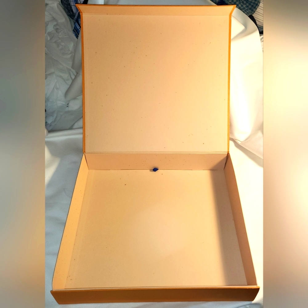 Louis Vuitton Gift Box - Picture 9 of 9